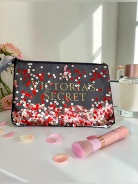 Price is Firm ✅ NEW! Victoria's Secret Confetti Sequin Clutch Wristlet
